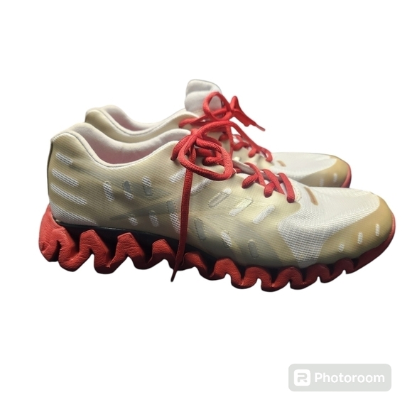 Reebok Women’s ZigTech Shark Red White Running Shoes Sneakers Sz. 9 - Picture 4 of 7